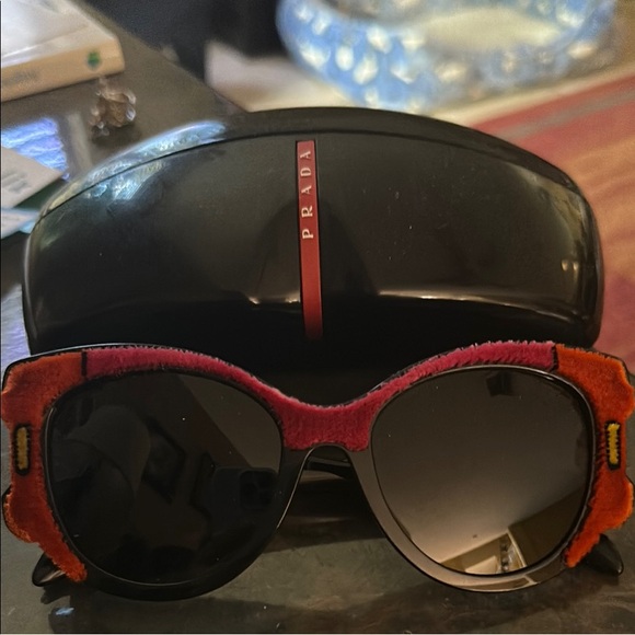 Prada Red winter sunglasses - Picture 2 of 3